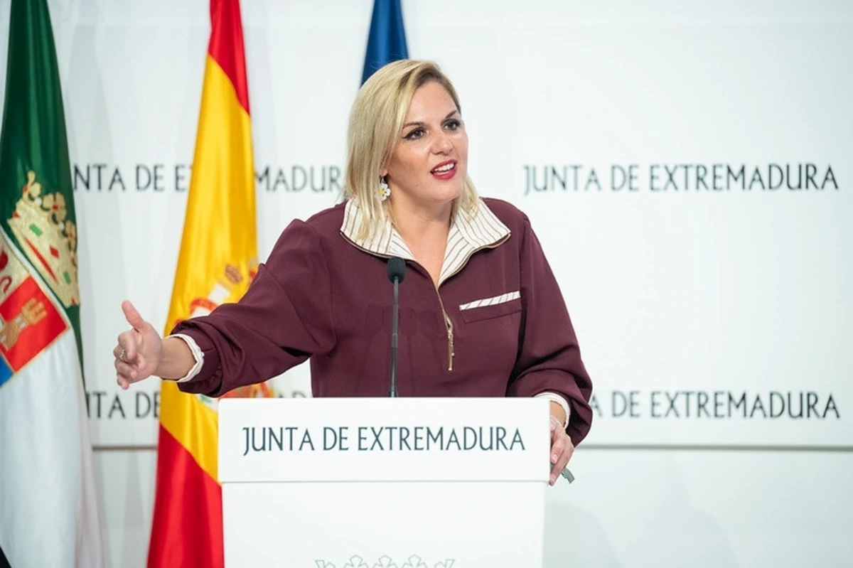 La Junta de Extremadura acusa al PSOE de hacer un "copia y pega" para rechazar los presupuestos de 2027
