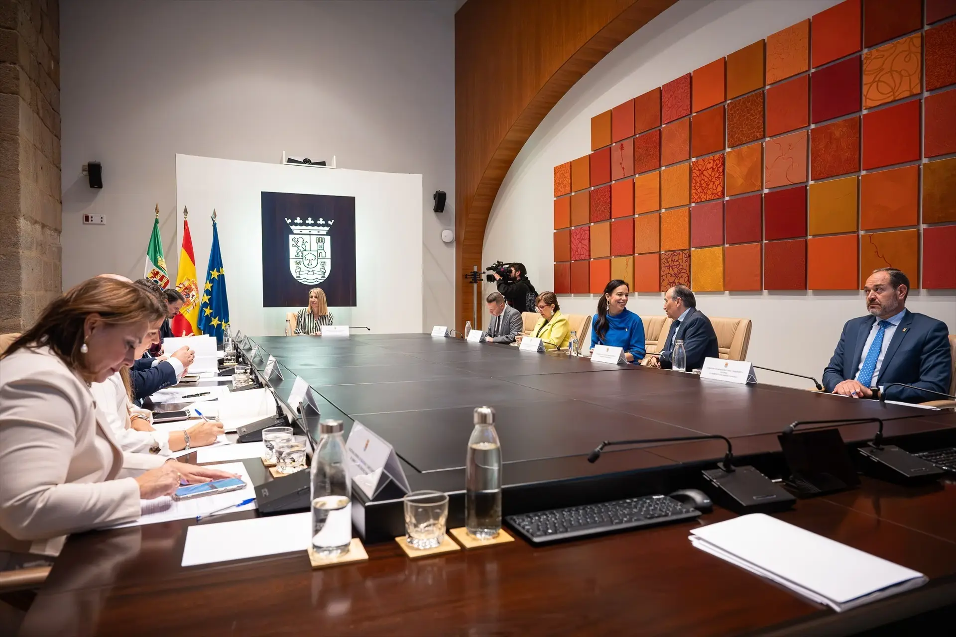 Extremadura refuerza la financiación universitaria y el comercio rural con nuevas inversiones millonarias