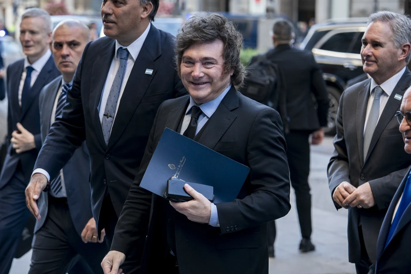 Javier Milei llama "impresentable dictador" a Pedro Sánchez y pide "sacar a los socialistas a patadas"