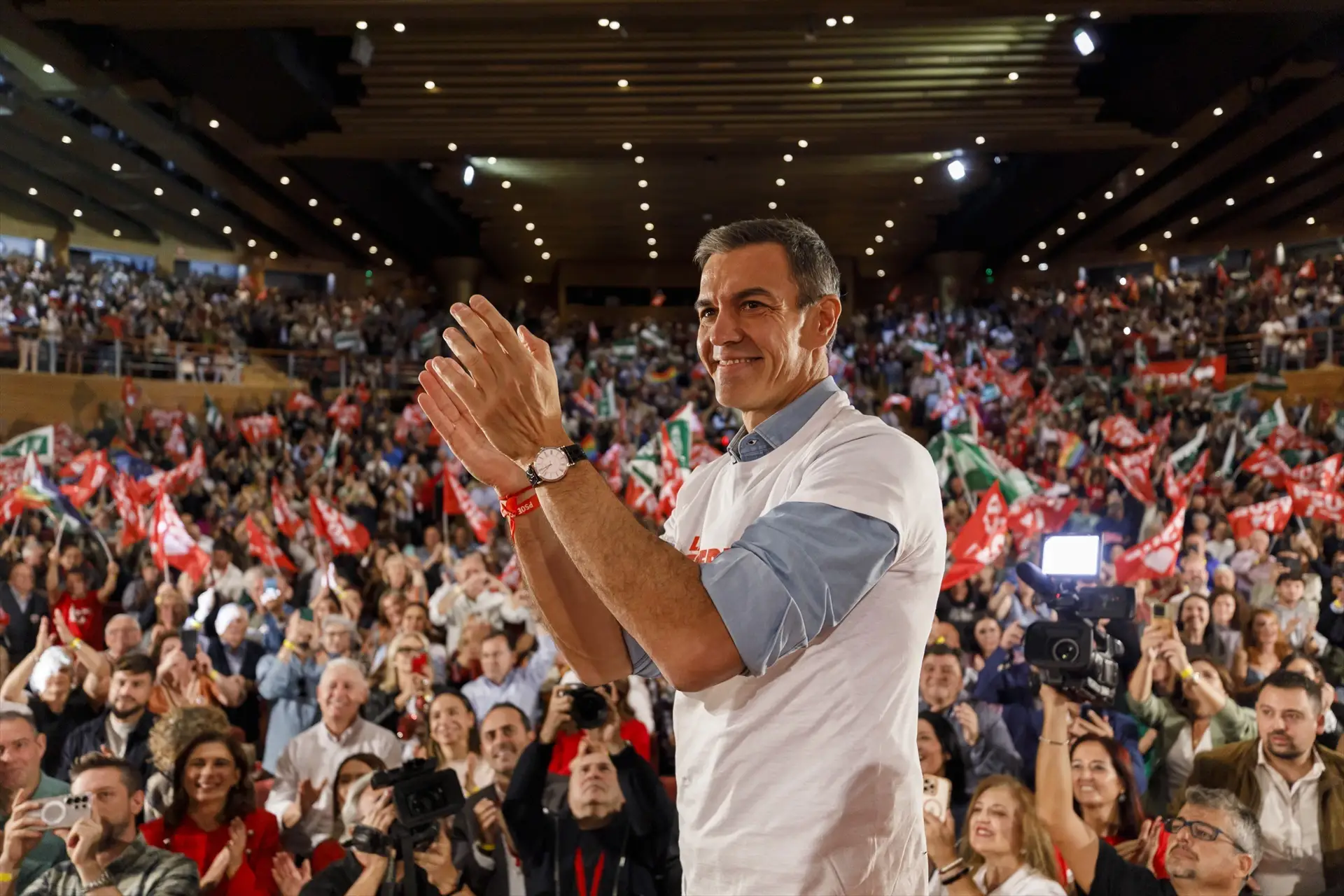 Sánchez desata la polémica por utilizar el Reina Sofía para grabar un vídeo del "no a la guerra"
