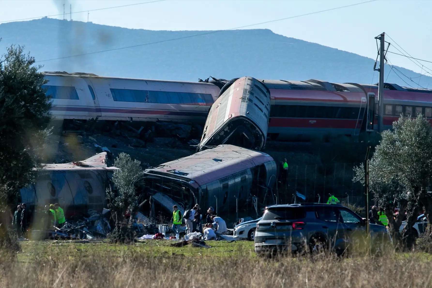 Tragedia ferroviaria en Toledo: un AVE choca contra un Iryo y dos vagones caen por un terraplén