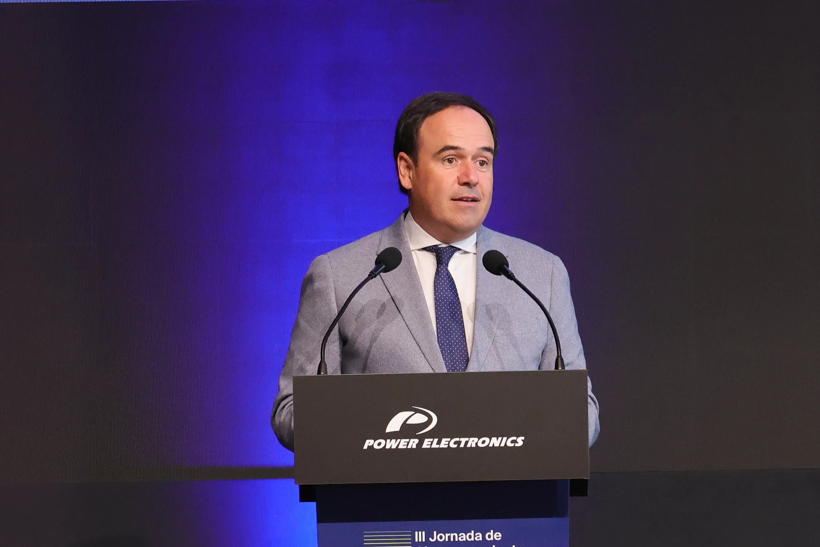 Pérez Llorca simplificará los trámites para autorizar que las plantas renovables puedan producir y almacenar energía