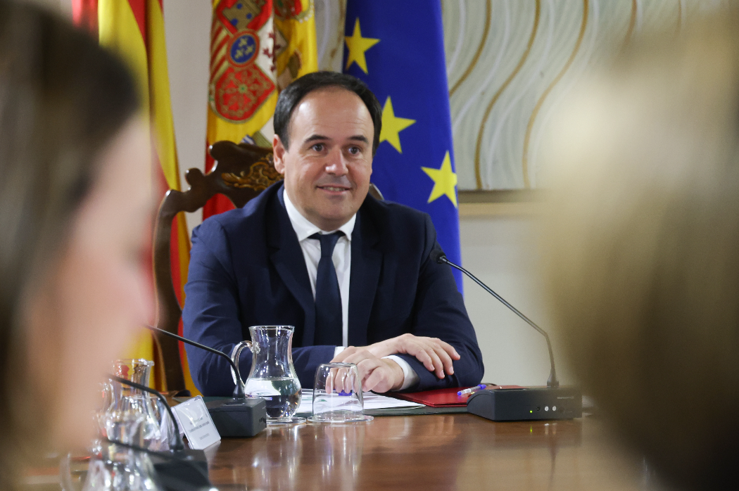 Pérez Llorca cumple el 63% de sus compromisos de investidura en seis meses