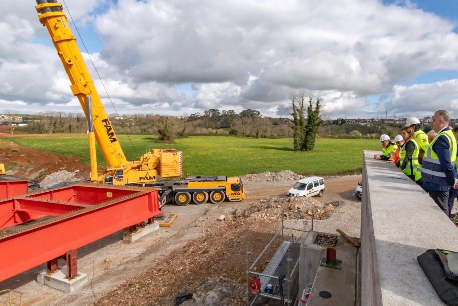 El Gobierno de Cantabria avanza en las obras del viaducto sobre la ría de Solía