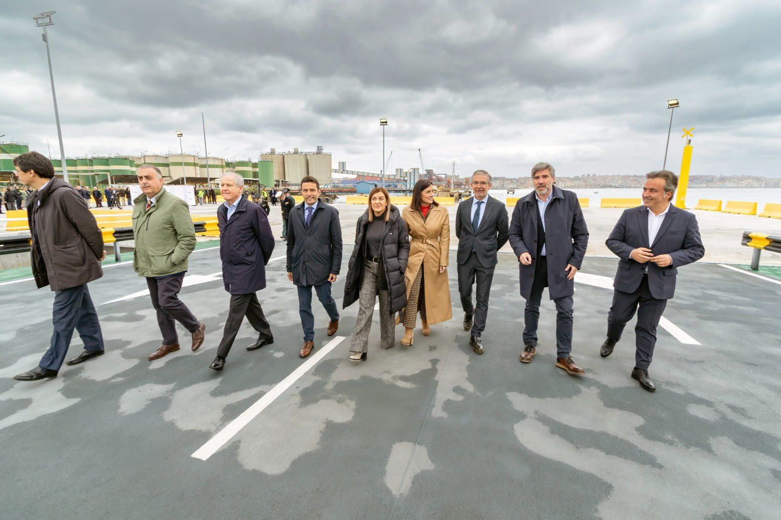 María José Sáenz de Buruaga, ha inaugurado el nuevo tacón y la rampa del Muelle de Raos 9 en el Puerto de Santander