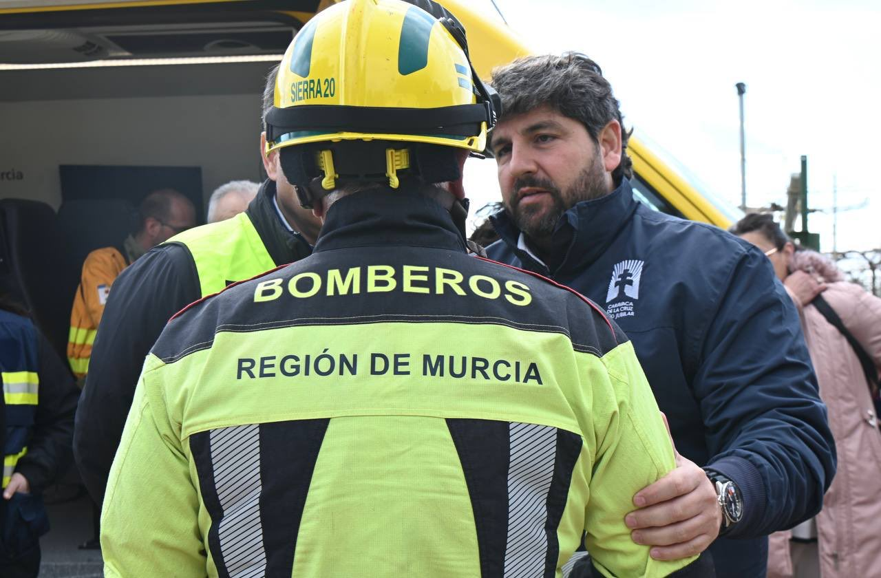 Durante la noche, un total de 126 militares de la UME llevaron a cabo labores de refuerzo del perímetro