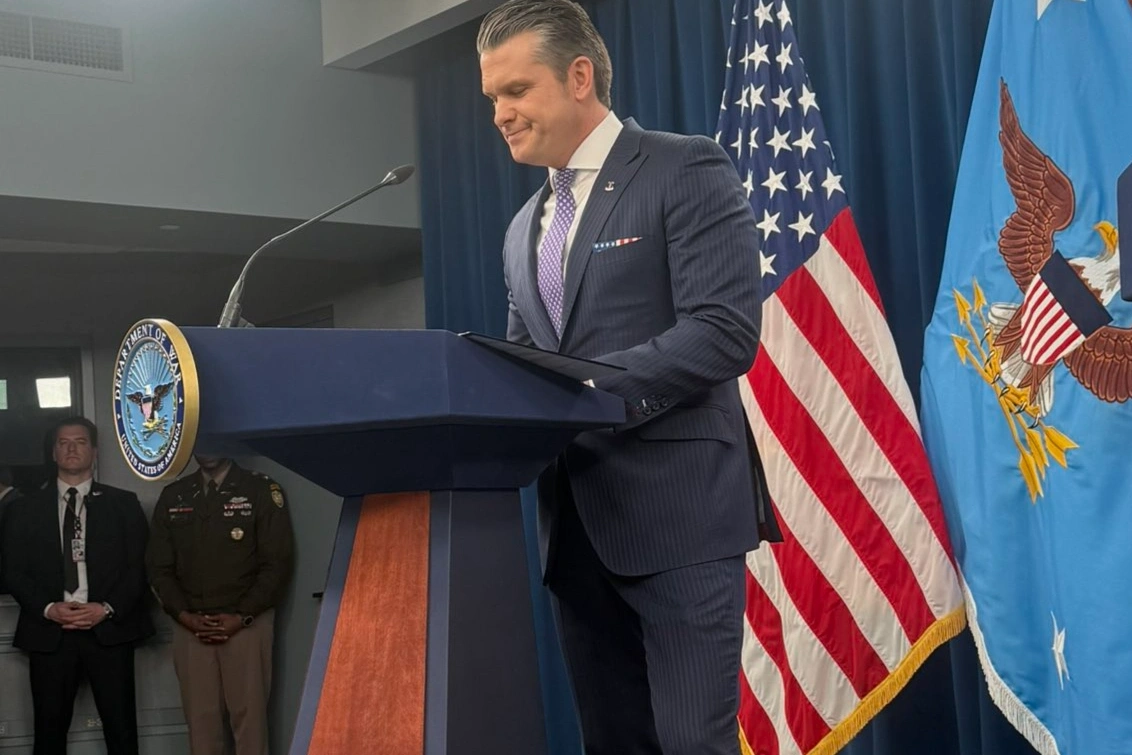 El secretario de Guerra de Trump anuncia que la guerra continuará hasta que Irán acepte las condiciones