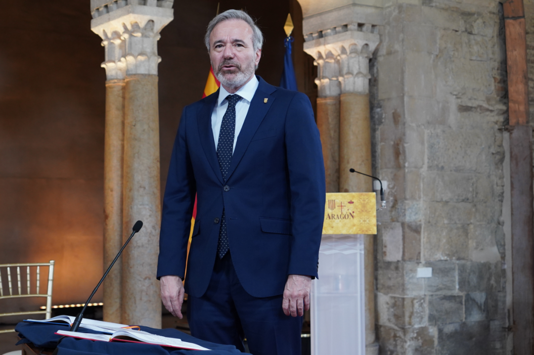 Jorge Azcón jura como presidente de Aragón y llama al respeto a los resultados electorales y al pacto político