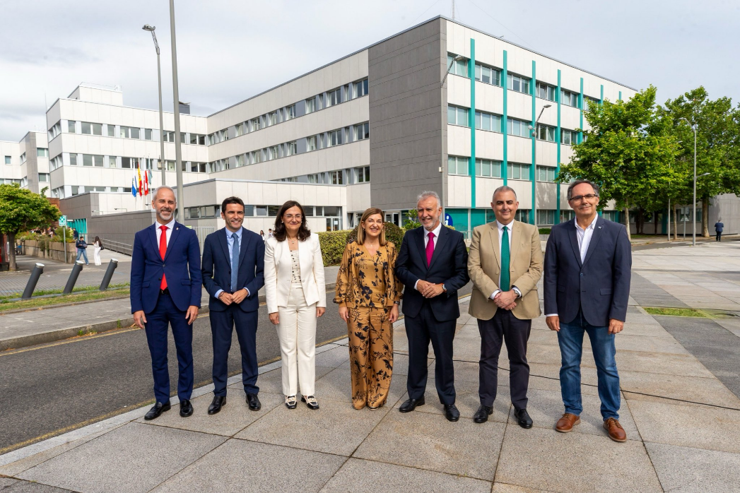 Buruaga inaugura la rehabilitación energética de la Facultad de Ciencias de la Universidad de Cantabria
