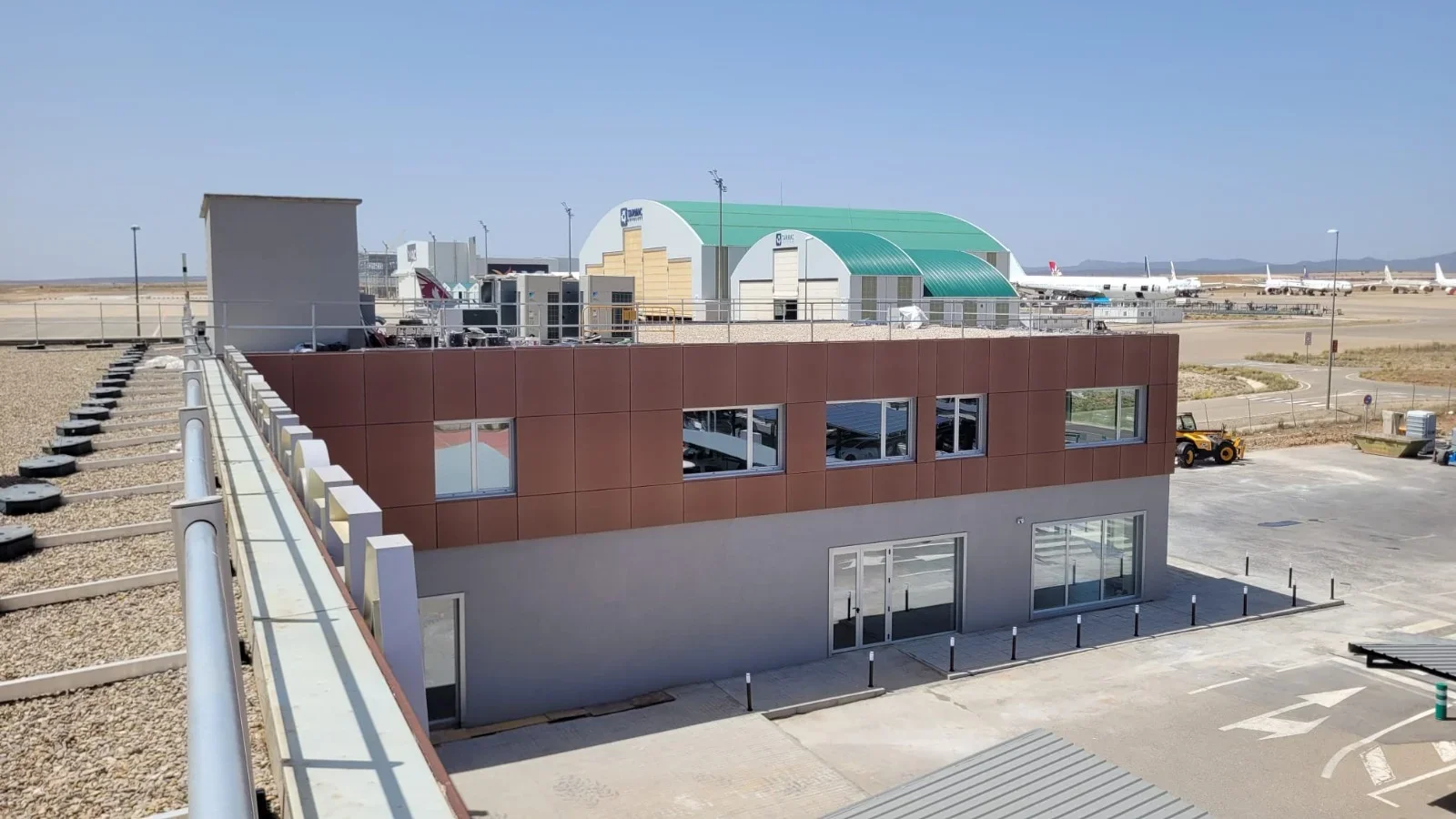 El Aeropuerto de Teruel ha inaugurado la ampliación de su terminal en un acto institucional que refuerza su crecimiento como infraestructura industrial en expansión