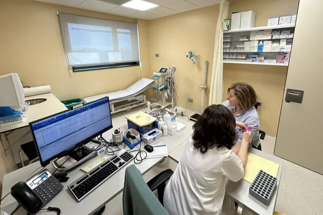 Sanidad refuerza el verano en Murcia con más de 6.500 contrataciones y una inversión de 37 millones de euros