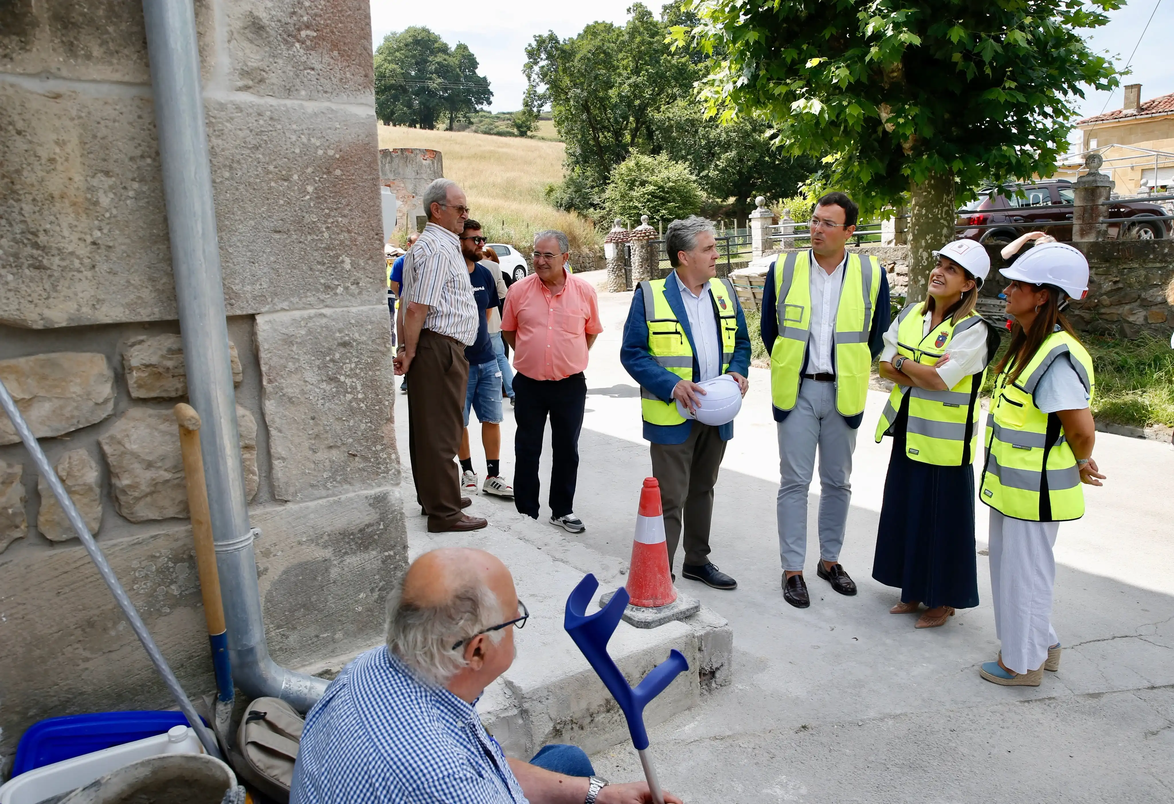 La presidenta de Cantabria, María José Sáenz de Buruaga, ha anunciado que el nuevo minicentro residencial para personas mayores 