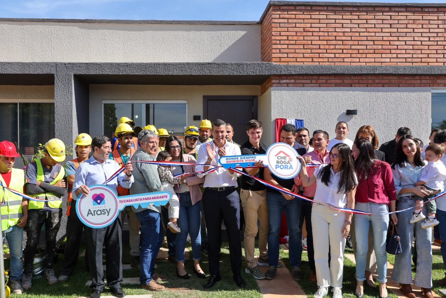 El ministro de Vivienda de Paraguay, Juan Carlos Baruja, presenta en España el programa de vivienda Che RógaPorã