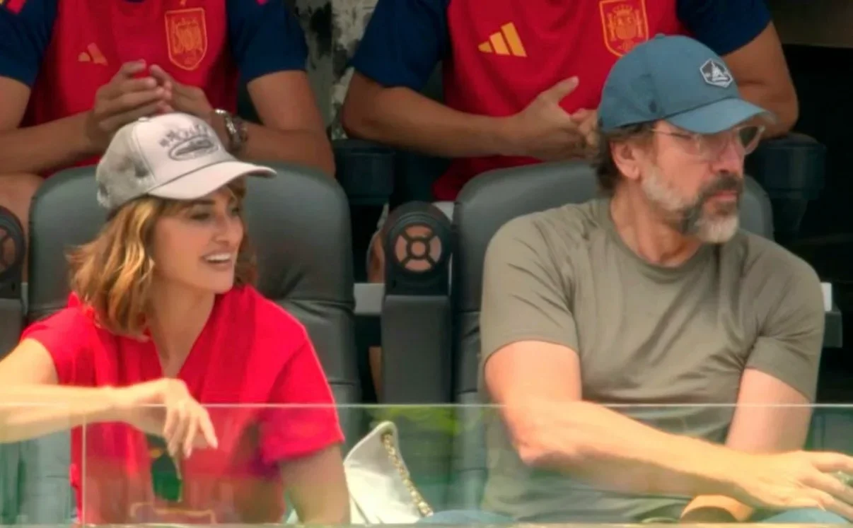 Penélope Cruz y Javier Bardem, de 'la casita' de Bad Bunny al Mundial: animan a España, pero él evita sus colores