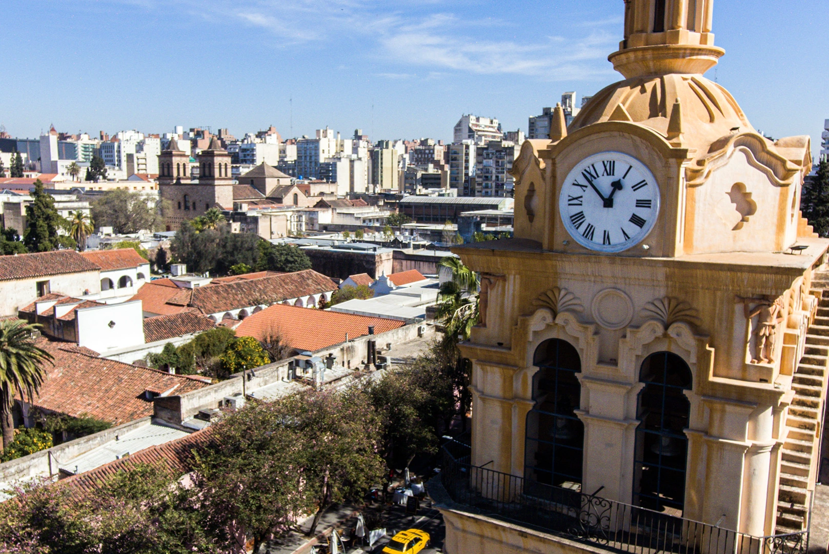 Córdoba conquista al viajero español con el barrio Güemes y su legado universitario