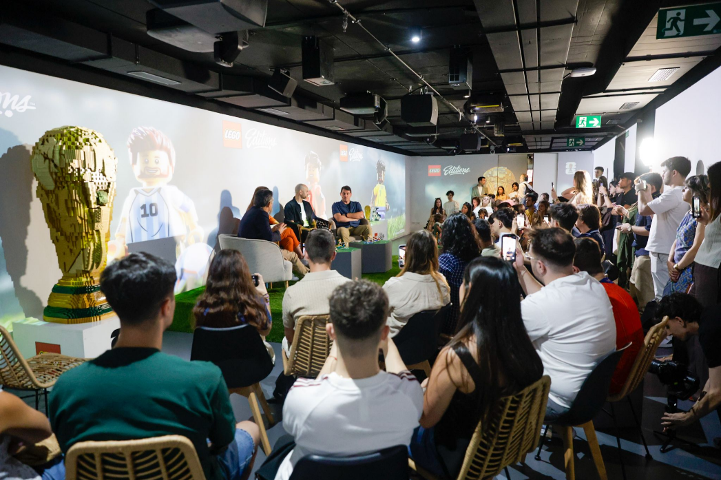 El Grupo LEGO presenta junto a Iker Casillas la colección LEGO® Editions en el museo Legends