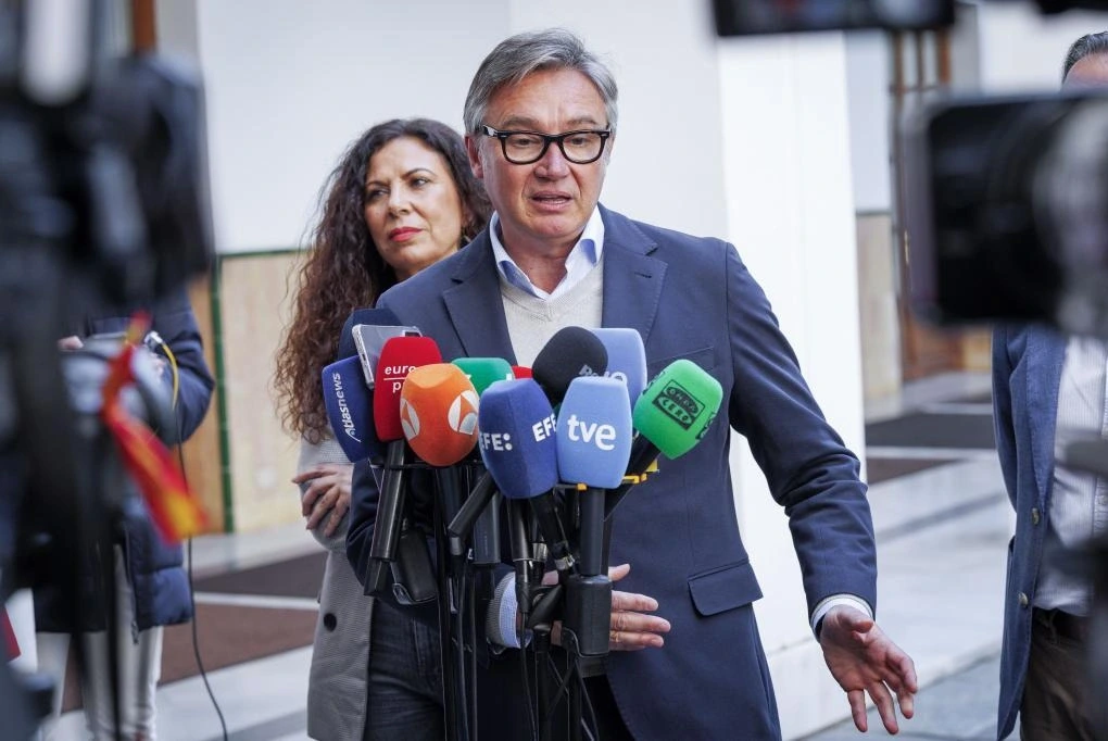 Andalucía ante el espejo: un mes para decidir entre el continuismo, la impostura socialista o el cambio real