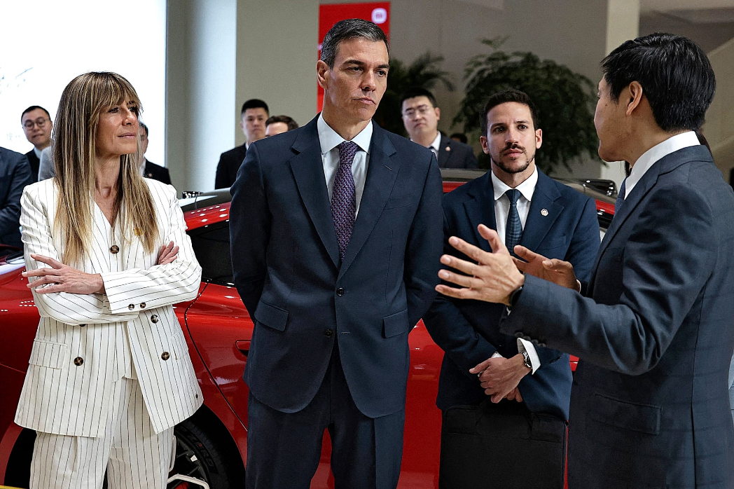 Sánchez y el espejismo chino: cuando el poder admira la dictadura