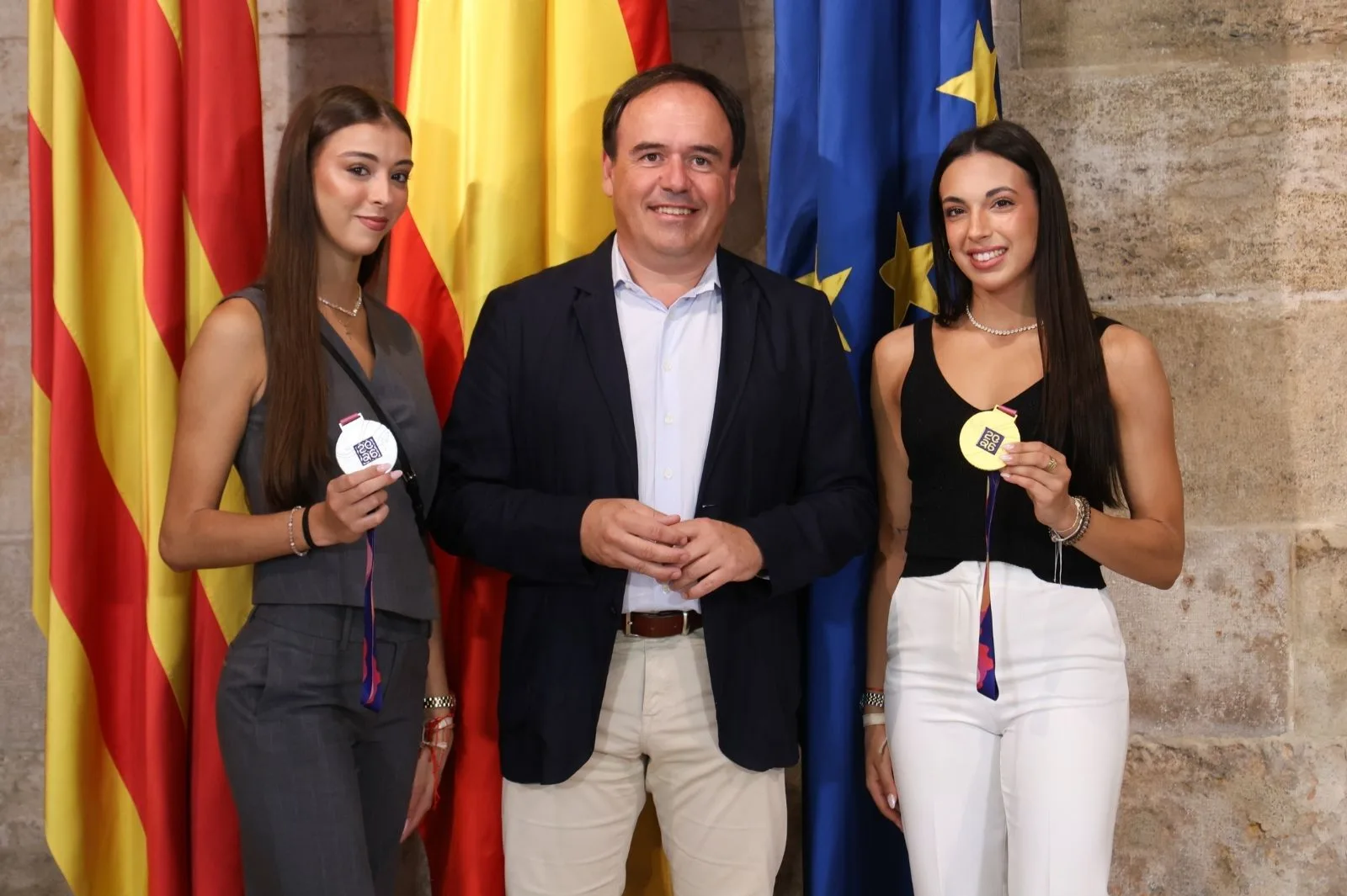 Pérez Llorca felicita a Marina Cortelles y Lucía Muñoz por su oro en el Mundial de Gimnasia Rítmica