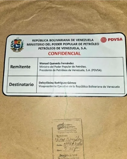 El sobre contenía supuestos bonos emitidos por Petróleos de Venezuela S.A. (PDVSA)