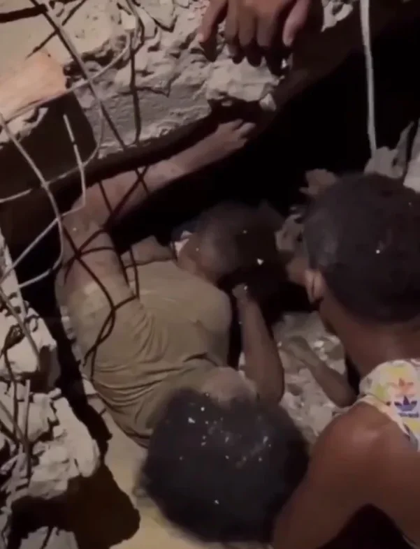 La viralización de un vídeo sobre el rescate de una mujer y varios menores en La Guaira despertó la esperanza 