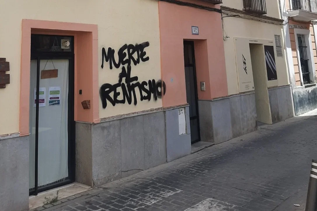 VOX advierte la “proliferación” de grupos "anarquistas" y de “extrema izquierda” en Sevilla que promueven la okupación