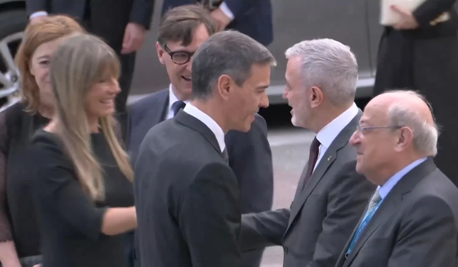 Pedro Sánchez, ha asistido este miércoles a la misa oficiada por el Papa León XIV con Begoña Gómez