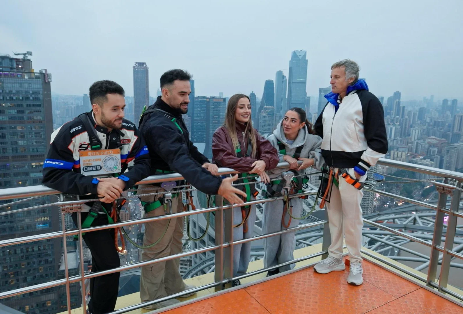 Jesús Calleja pierde la paciencia con IlloJuan, Lola Lolita, Sofía Surferss y TheGrefg en 'Universo Calleja'