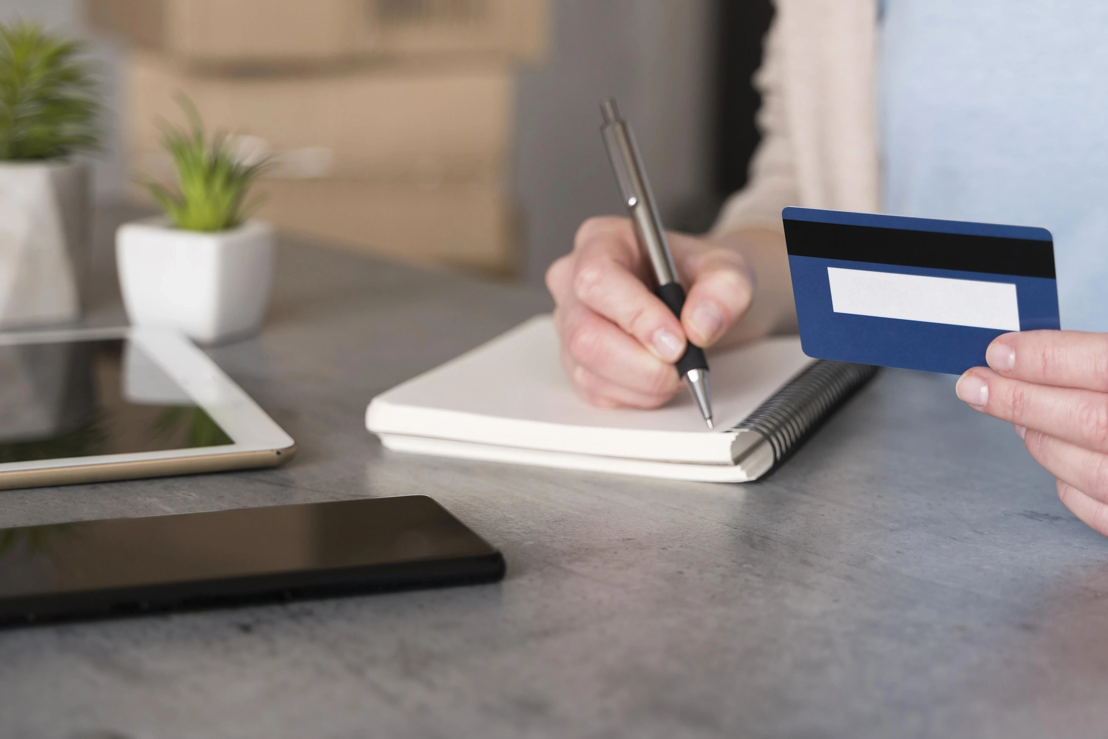 Arriaga Asociados alerta del riesgo de las tarjetas revolving en el cierre del primer trimestre de 2026