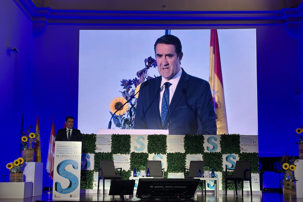 Castilla y León defiende sus políticas contra la despoblación tras ganar casi 50.000 habitantes desde 2022