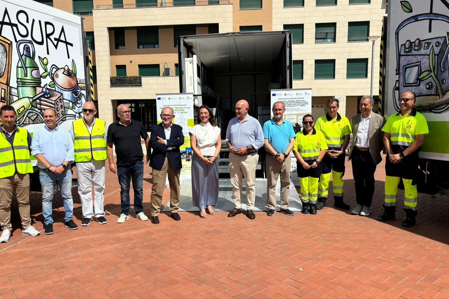 Castilla y León entrega tres puntos limpios móviles al Ayuntamiento de Valladolid para mejorar la recogida selectiva