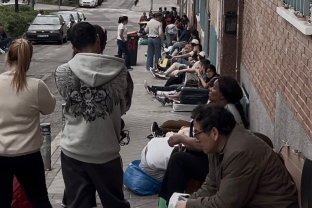 El Supremo estudia suspender la regularización masiva de inmigrantes impulsada por Sánchez