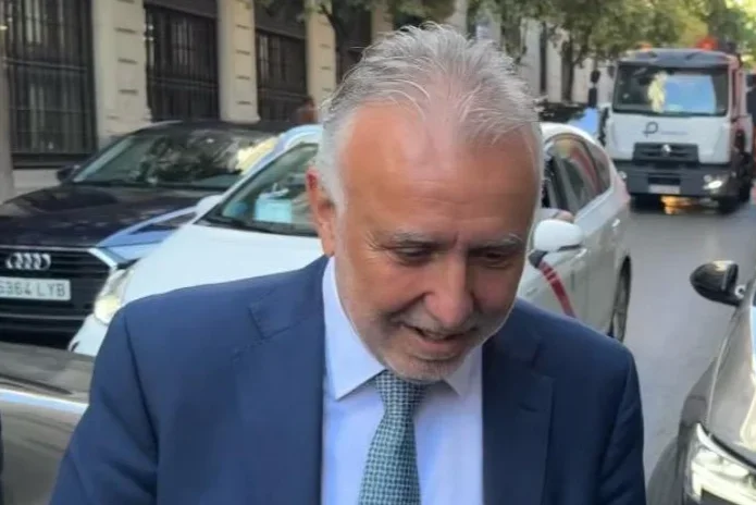Ángel Víctor Torres evita responder a EDATV por los 500.000 nuevos nacionalizados que podrían votar en 2027