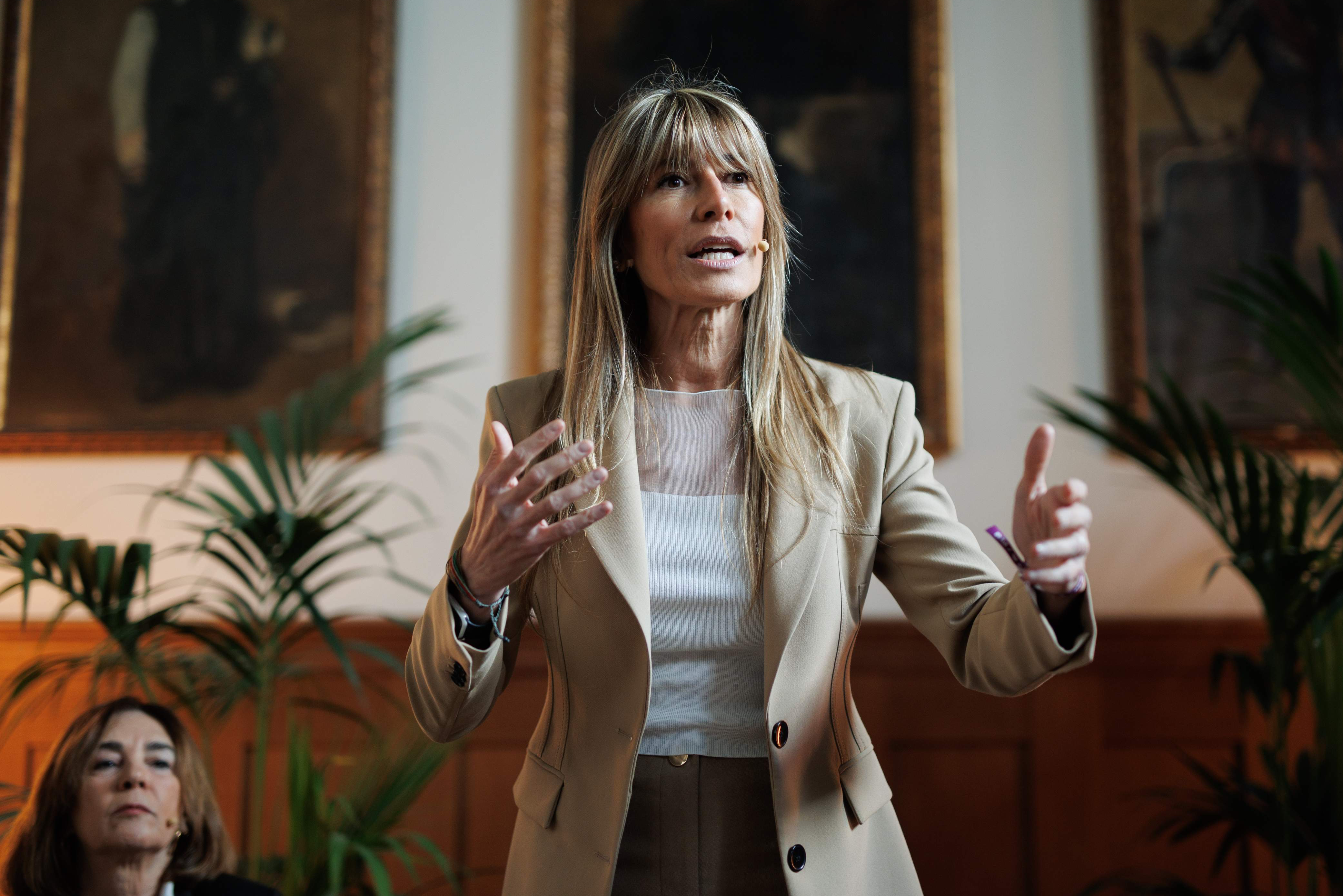 El juez Peinado lleva a Begoña Gómez al banquillo por presuntos delitos de corrupción y malversación