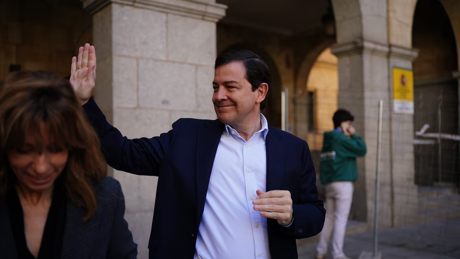 Mañueco mejora e impulsa el transporte gratuito.