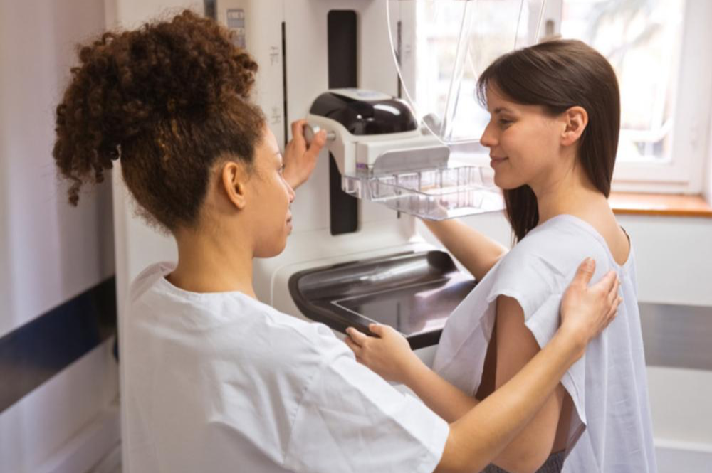 La Junta de Extremadura impulsa nuevas mamografías para más de 8.800 mujeres en mayo