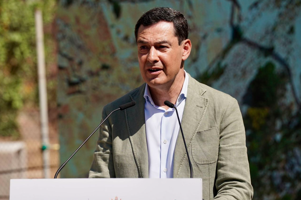 Juanma Moreno acusa a la izquierda de empujarle a negociar con VOX al “automarginarse” para dialogar en Andalucía