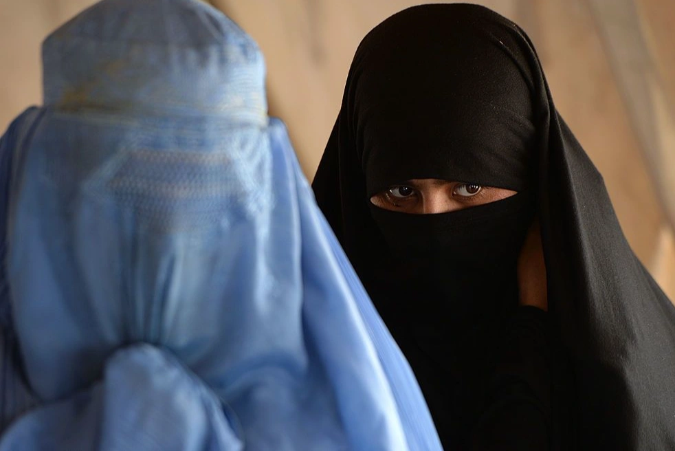 PP y Vox logran aprobar en Cantabria iniciativas para regular el uso de burka y niqab en espacios públicos