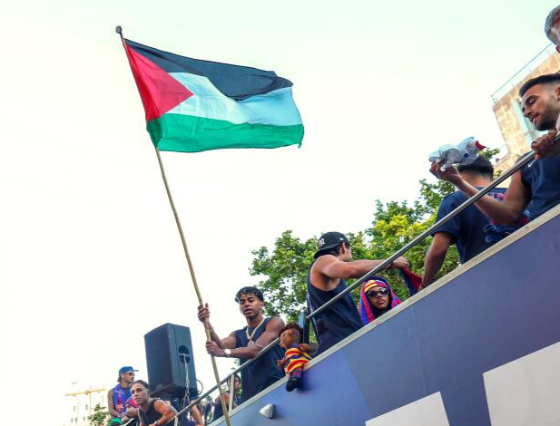 El futbolista Lamine Yamal quedó en el centro del debate después de aparecer ondeando una bandera de Palestina