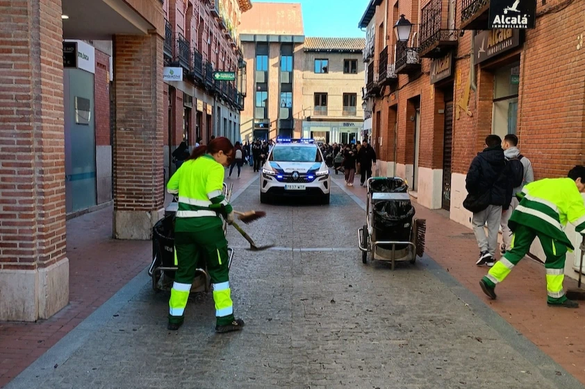 Alcalá de Henares refuerza su limpieza durante la Semana Santa con un dispositivo especial