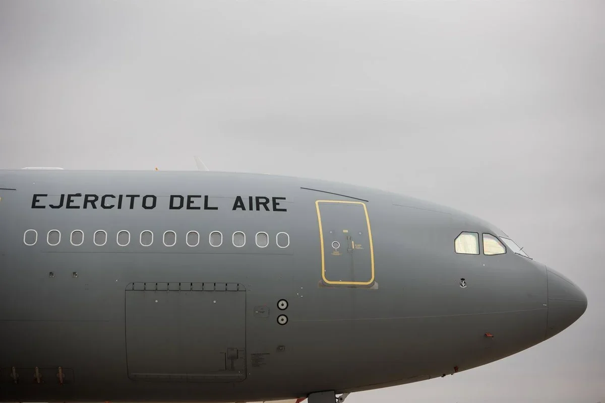 El Airbus A330 del Ejército dispone de cinco puestos de cuidados intensivos, distintas configuraciones asistenciales y personal altamente especializado formado por médicos, enfermeros y técnicos sanitarios de vuelo.