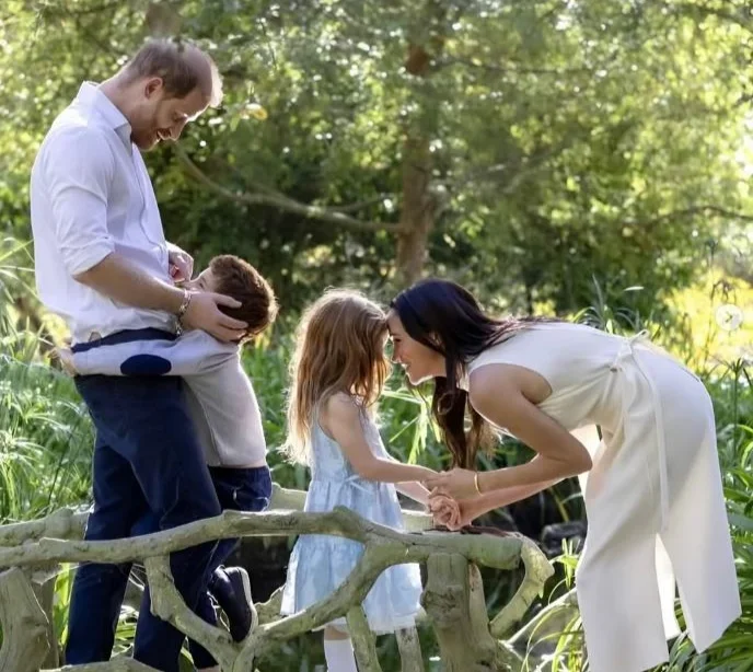 El regreso de Harry y Meghan al Reino Unido, en el aire: un problema de seguridad aleja a Archie y Lilibet de Carlos III