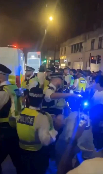 Tensión entre la Policía de Londres y aficionados del Marruecos-Francia