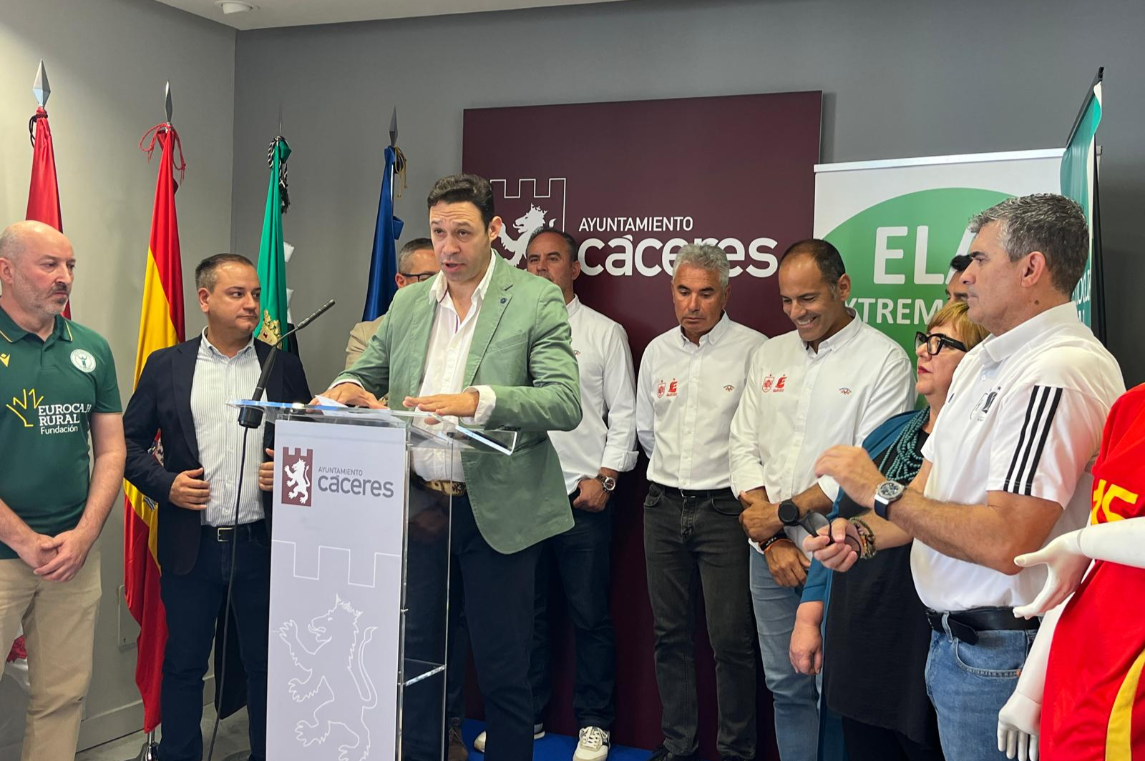 Extremadura apoya el partido benéfico de Leyendas España en Cáceres en favor de la ELA