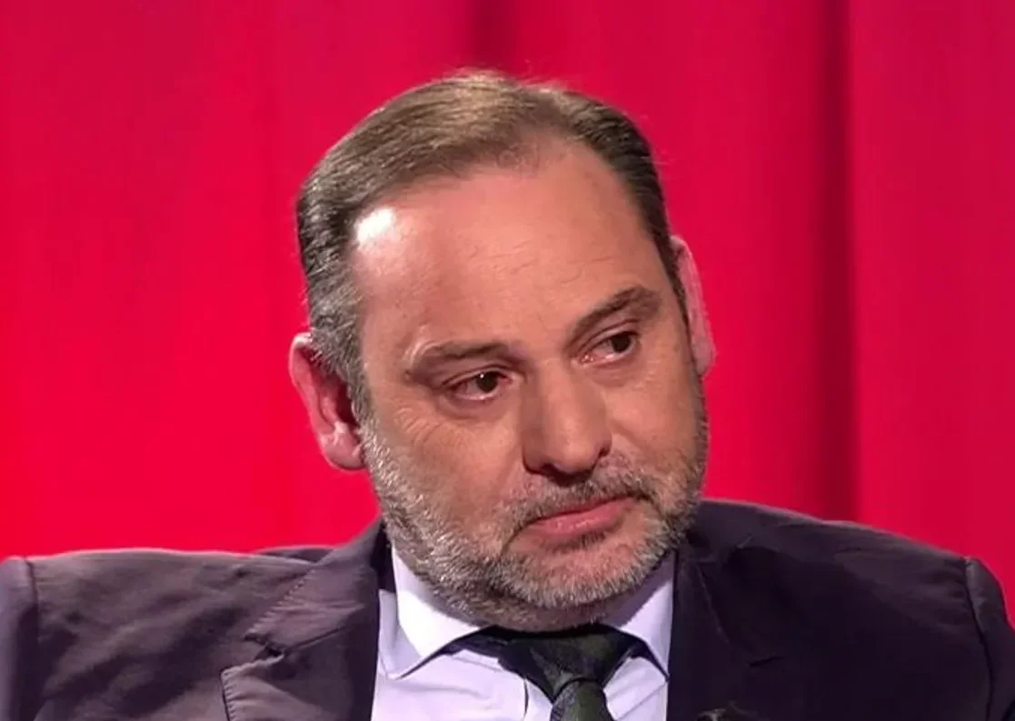 La condena de Ábalos da la vuelta al mundo: la prensa internacional pone el foco en la crisis de Sánchez