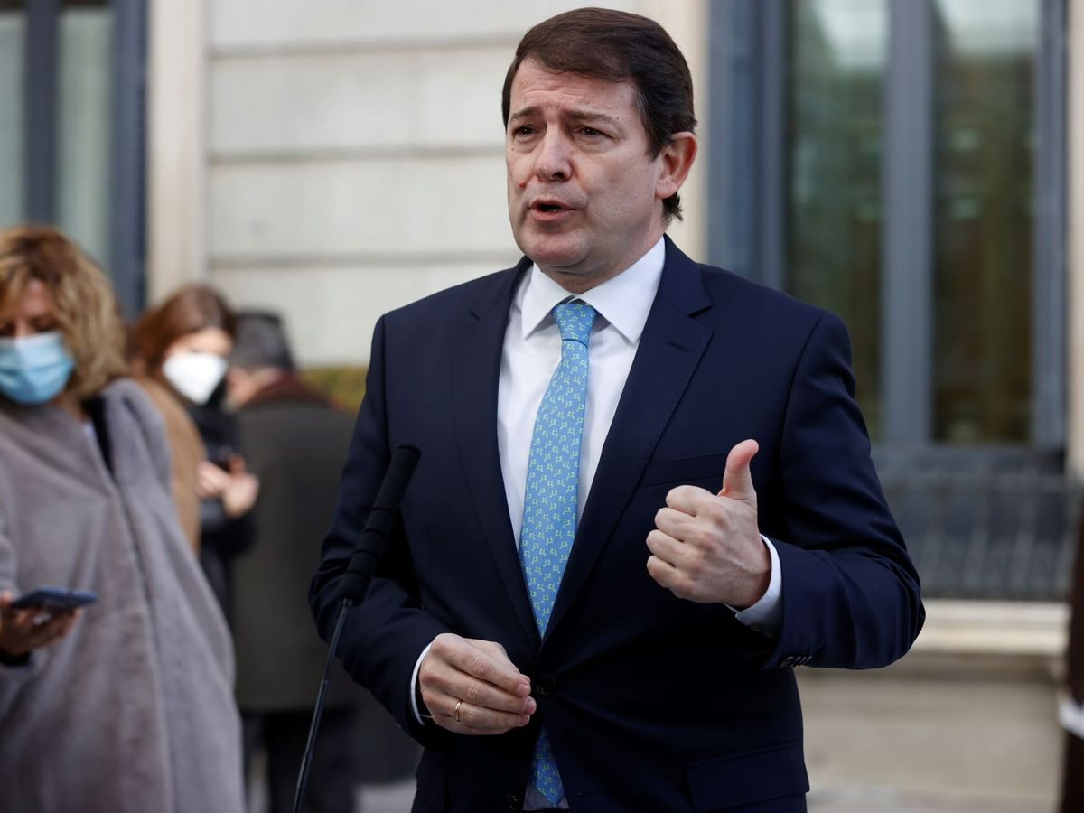 Mañueco impulsa ayudas para el comercio rural y las novilladas