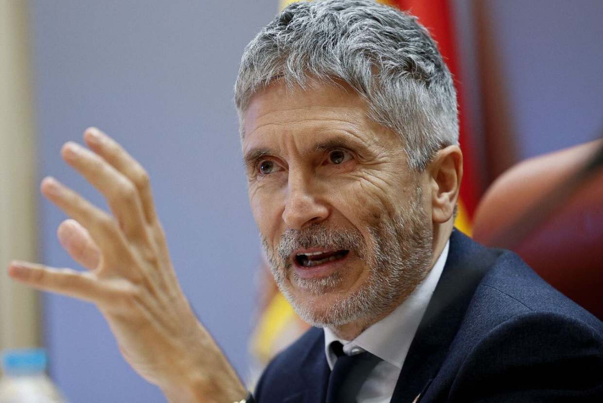Este es el contrato millonario que Marlaska ha adjudicado al nuevo registro de extranjeros