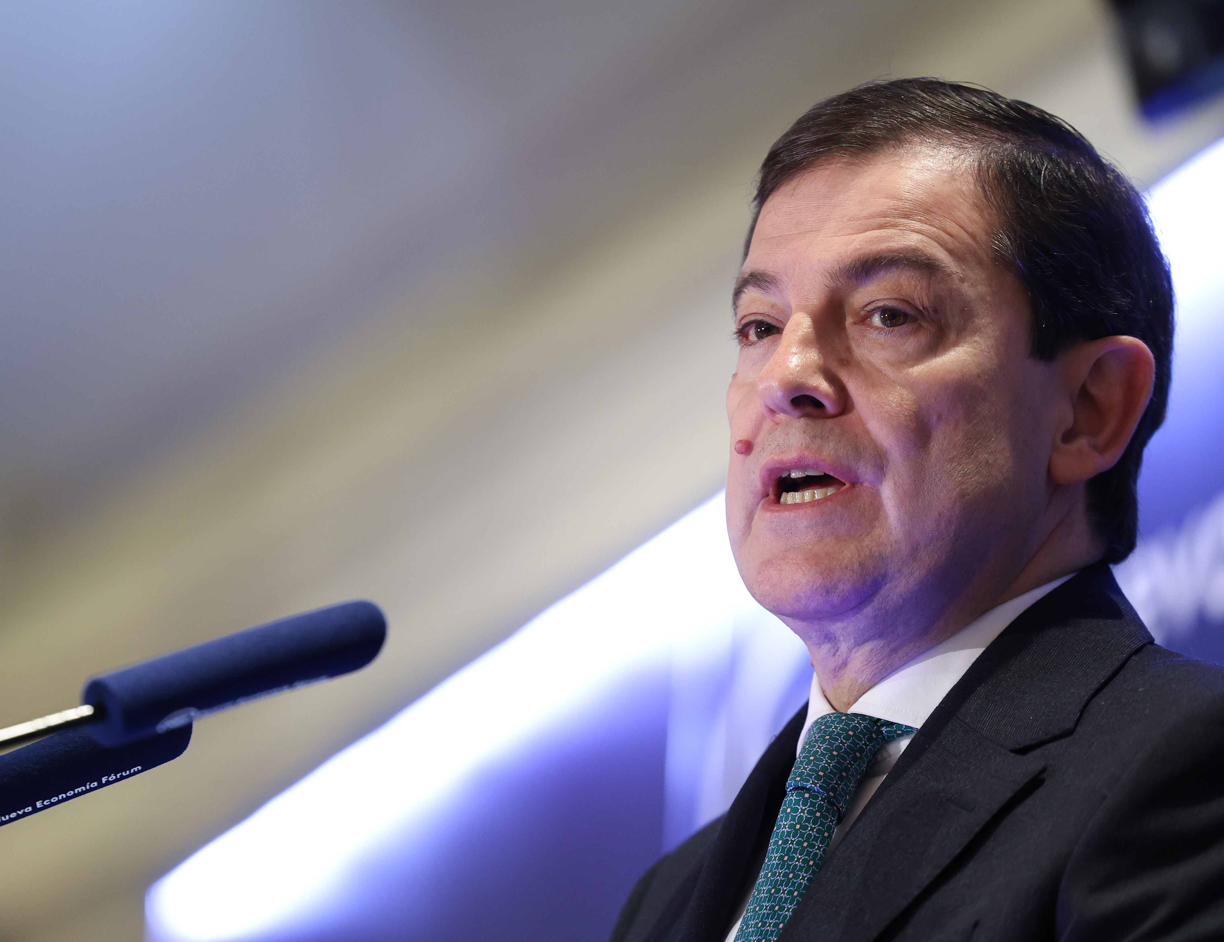 Mañueco se une al minuto de silencio por las víctimas 