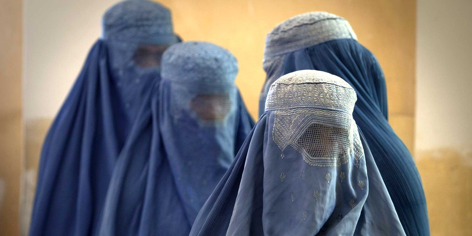 Zaragoza prohibe el burka en espacios municipales 