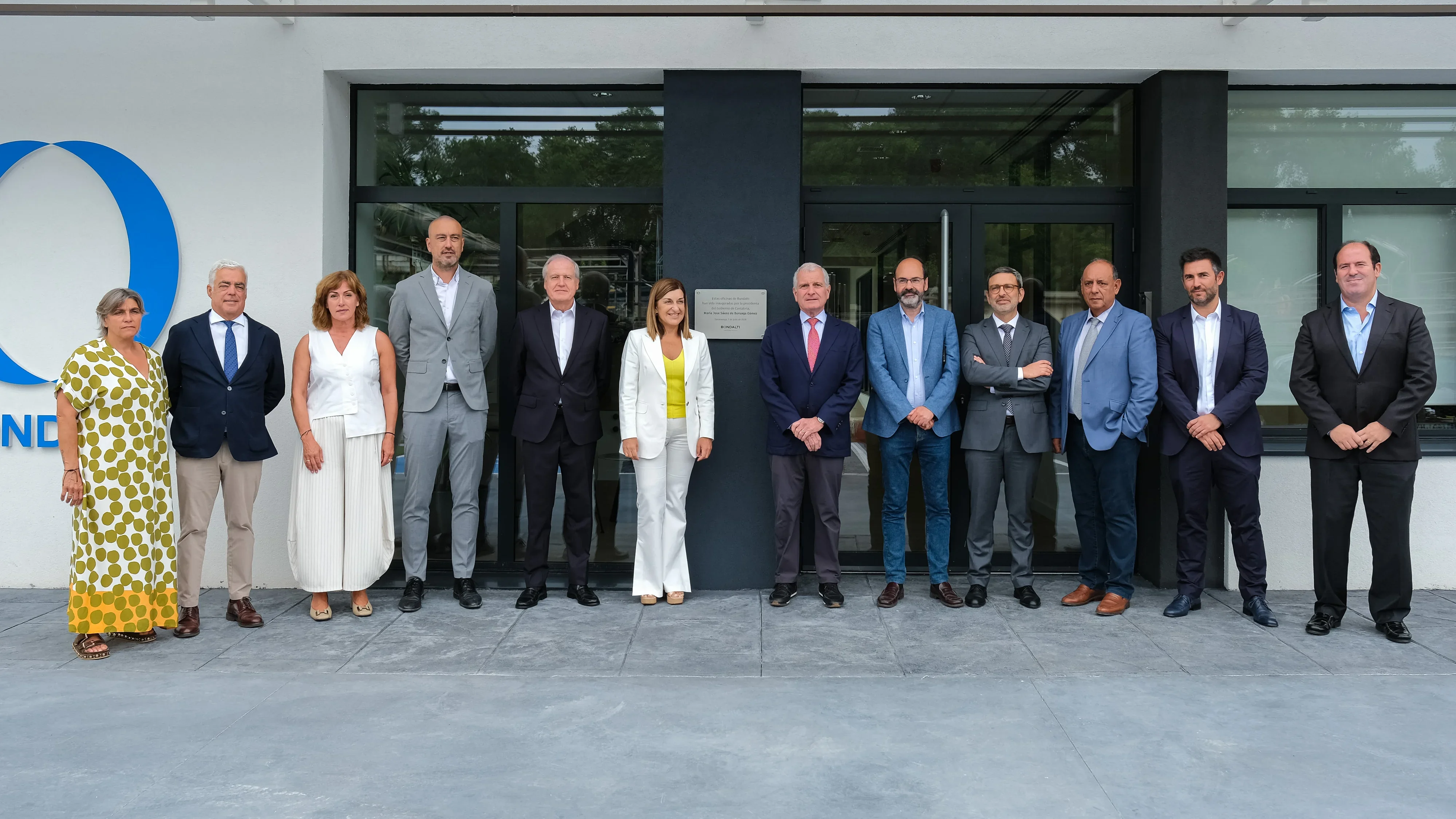 El acto contó con la presencia de la presidenta autonómica, María José Sáenz de Buruaga, y del presidente del grupo portugués, João de Mello